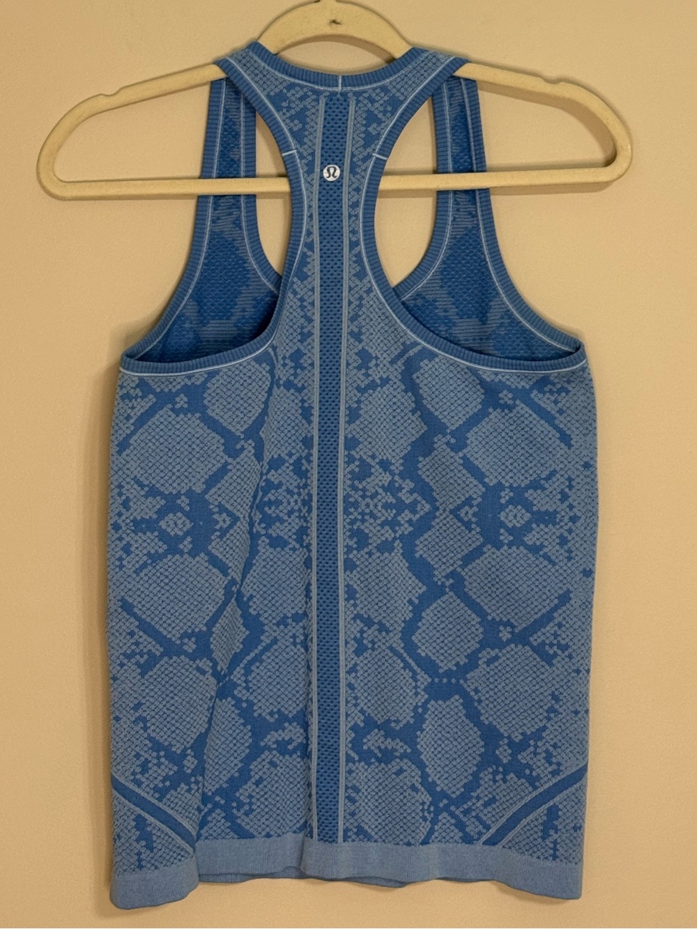 Lululemon Swiftly Tech Racerback Tank - Color: Blue Geometric Print - Size: 8 - Picture 3 of 4